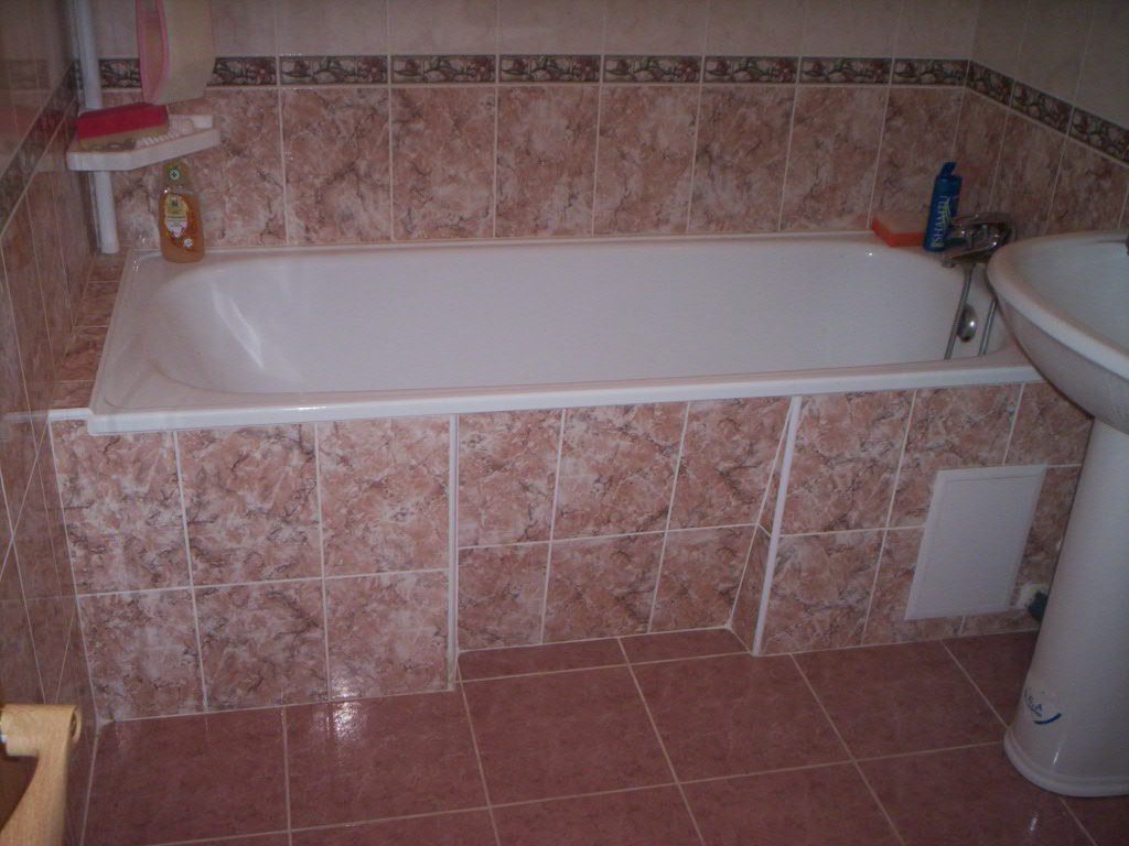 Tile laying in a bathroom