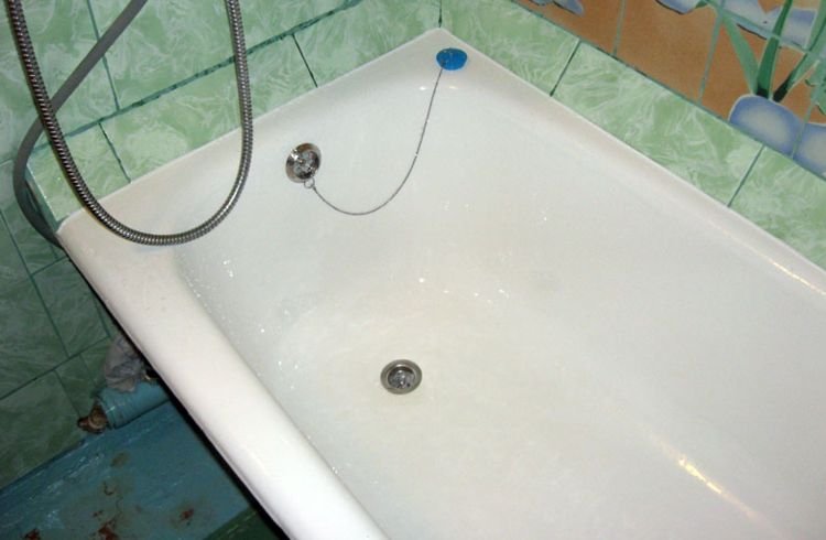 Restoration of enamel of a bath